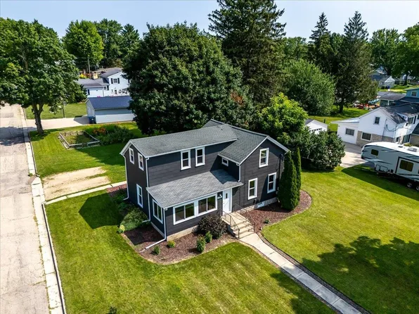 752 Hamilton St, Columbus, WI 53925