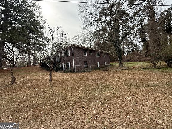 3rd image of 2580 Lake Capri Rd NW