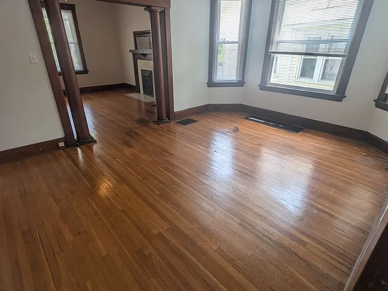 3111 Linwood Ave — Photo 3