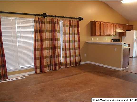 4th image of 848 W Ross Pkwy