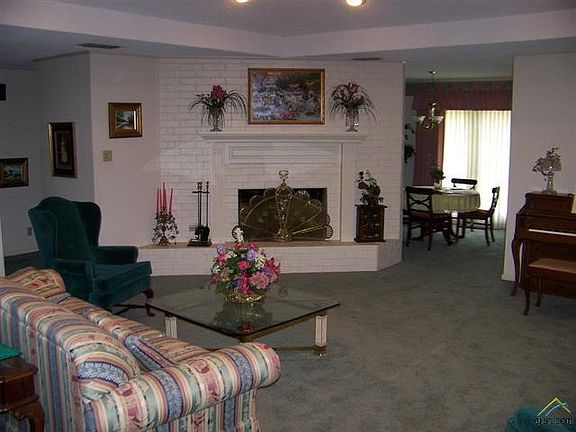 2nd image of 828 Willowcreek Dr