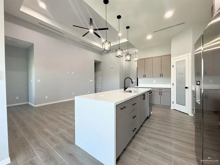 905 Durango St — Photo 9