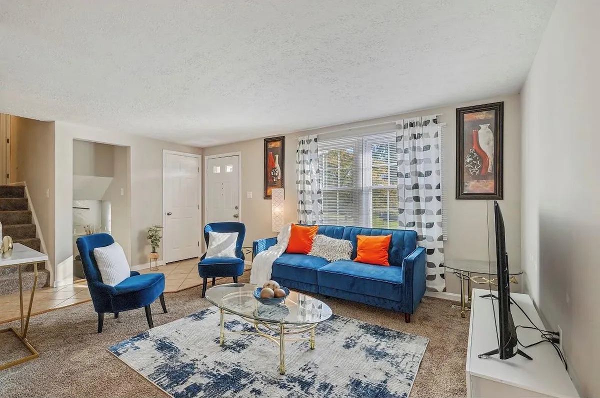 3 bed, 2.0 bath, 2000 sqft, $1,403 — Photo 3