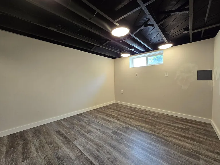 1631 Oakes Ave — Photo 8