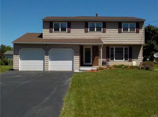 6149 Ridgecrest Dr, North Syracuse, NY 13212