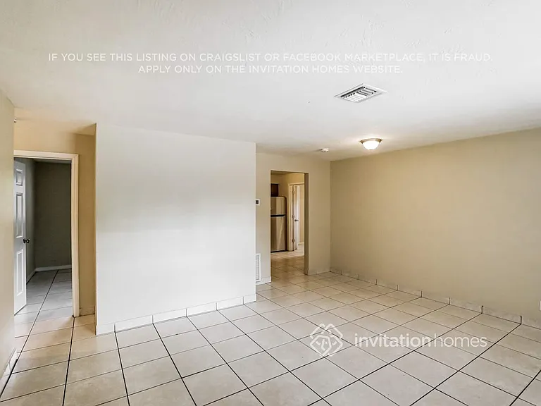 1380 SW 26th Ter — Photo 3