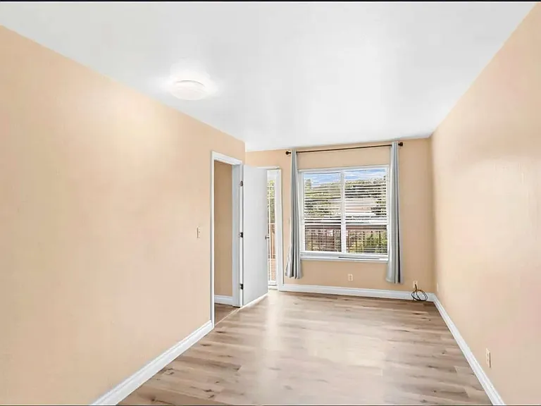 4675 Englewood Dr — Photo 14