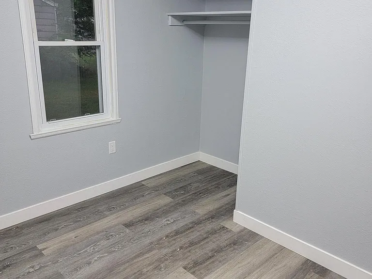 2417 SW Winterwood Ln — Photo 3