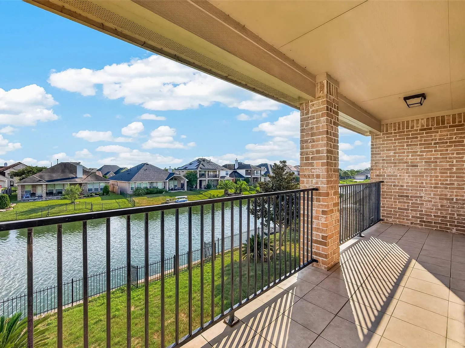 4 bed, 3.5 bath, 3496 sqft, $3,800 — Photo 3