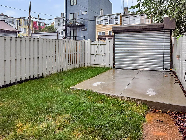 821 Madison St NW — Photo 37