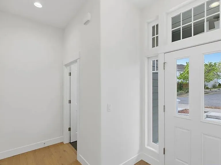 2799 NW Romancier Dr — Photo 2