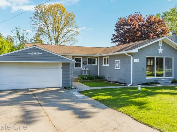 1825 Luneta Ct, Commerce Township, MI 48382