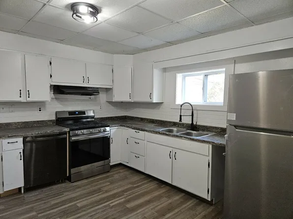 330 E Columbia Ave, Mount Carmel, PA 17851