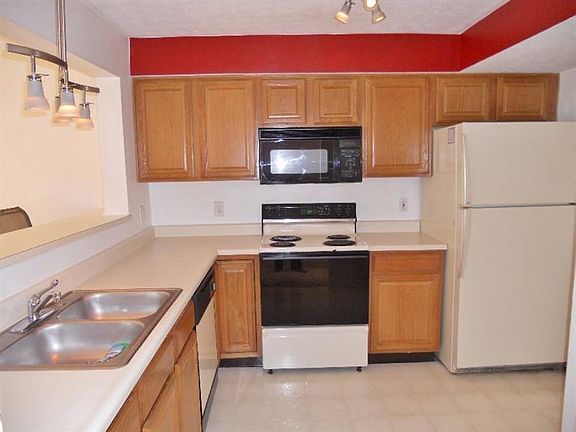3rd image of 9925 Shorewood Ln