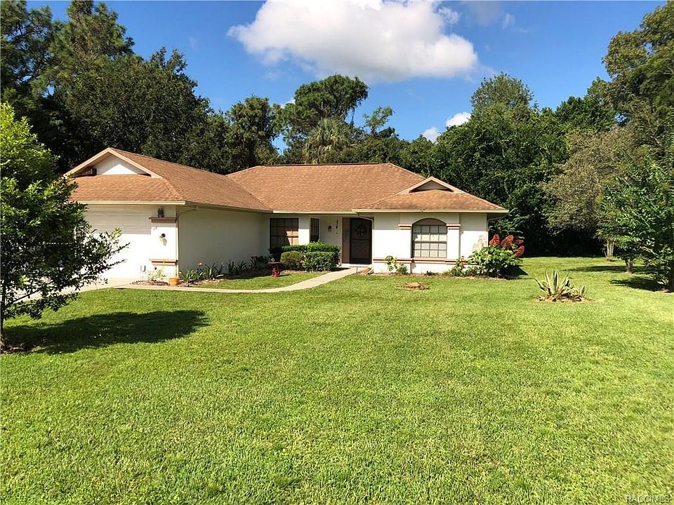 1st image of 26 Pine Dr