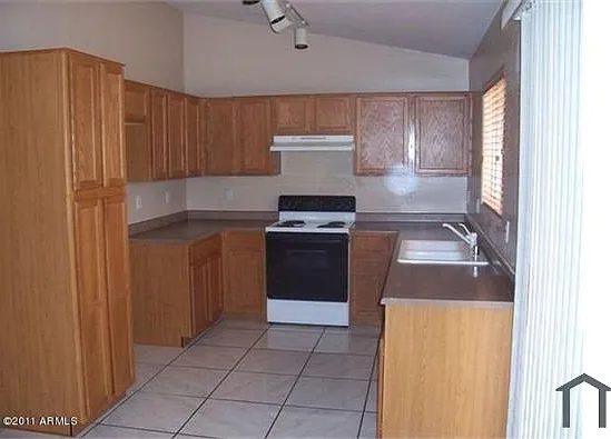 3 bed, 1500 sqft, $2,904 — Photo 3