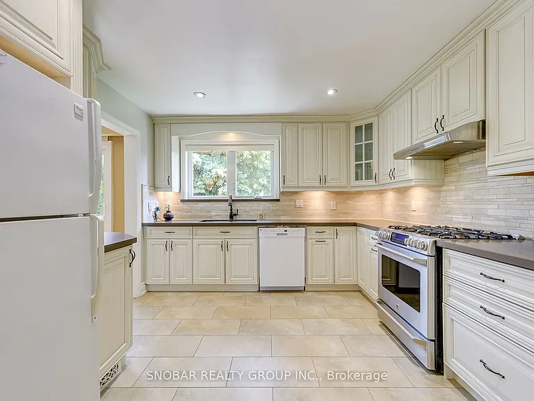 42 Norgrove Cres — Photo 8