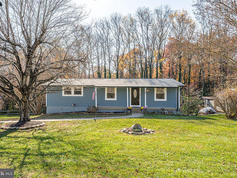 1st image of 18 Hidden Lake Dr