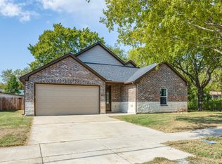207 S Bond St, Whitewright, TX 75491