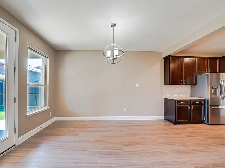 410 Club House Dr — Photo 9