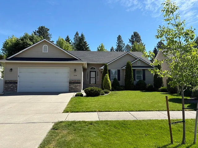 1256 W Edgewood Cir — Photo 1