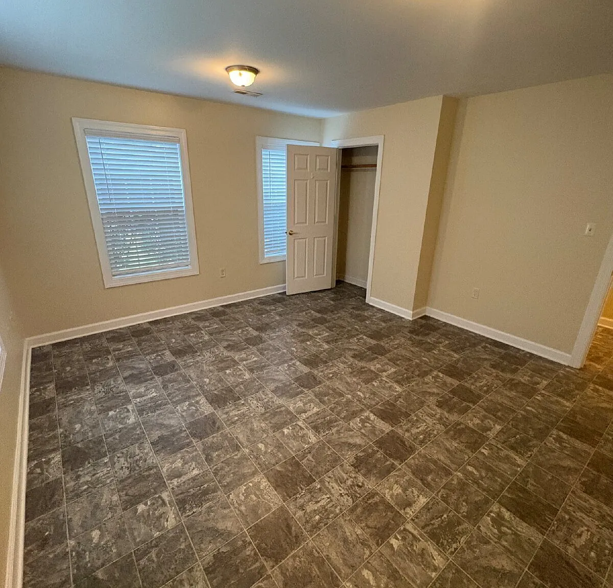 "Spacious 4-Bedroom Retreat with 3.5 Baths in Charming Woodstock, VA!" — Photo 4