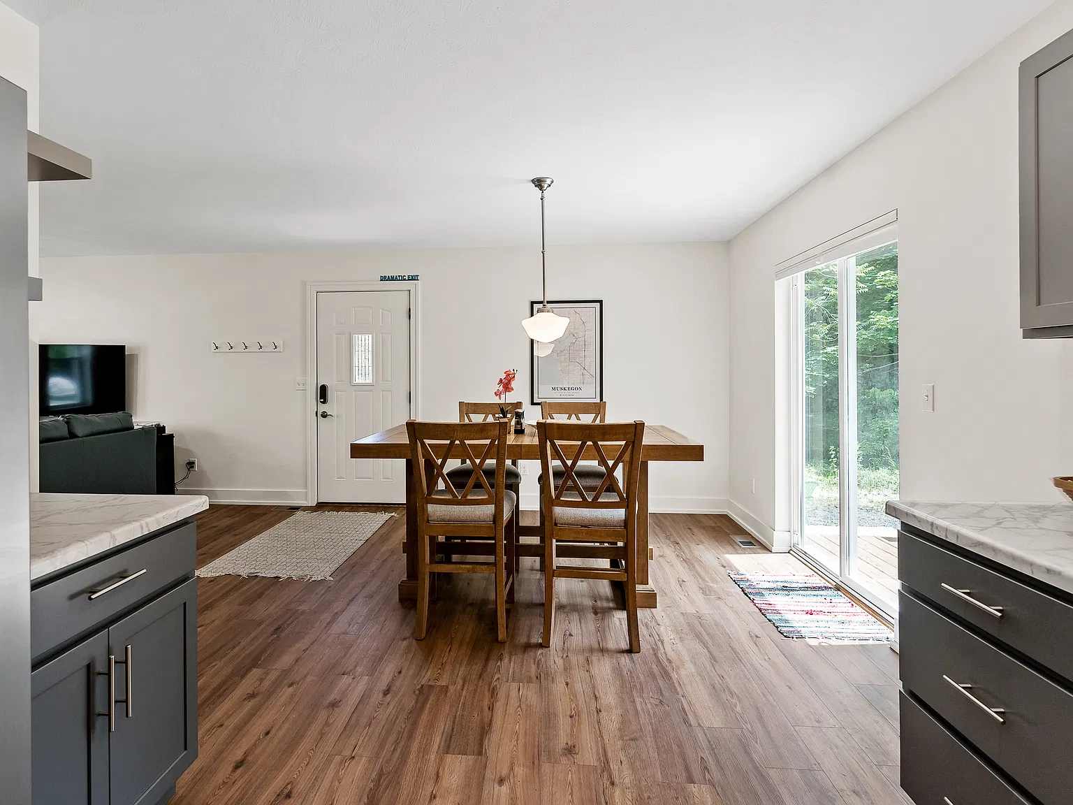 2 bed, 1092 sqft, $1,550 — Photo 3
