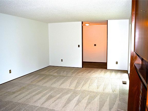 3rd image of 2615 Dogwood St SE
