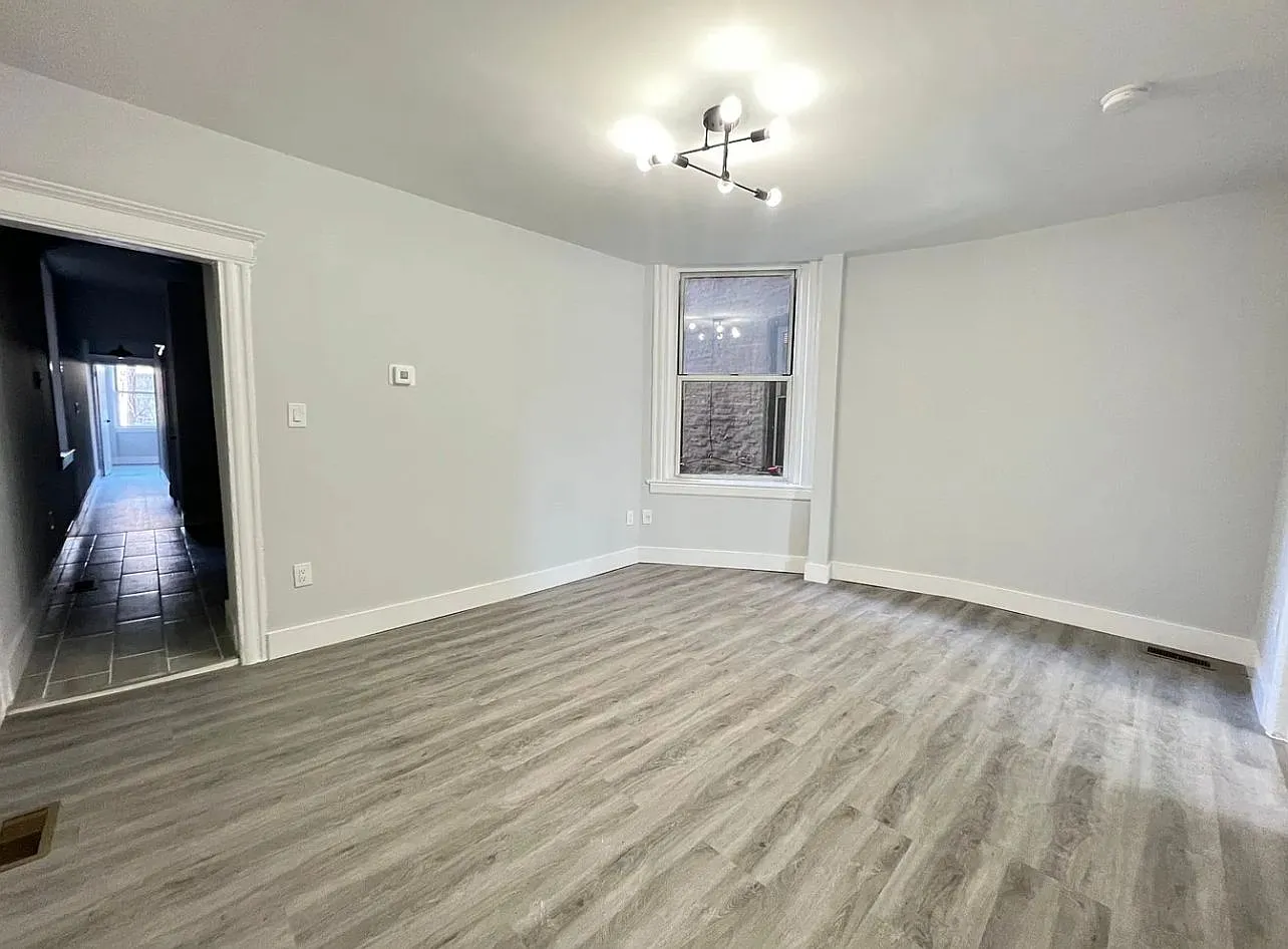 3 bed, 1000 sqft, $2,095 — Photo 2
