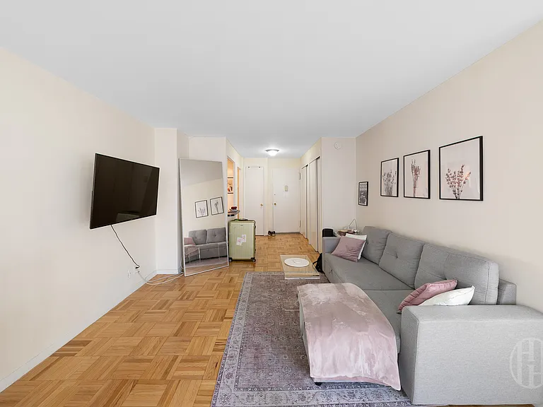 355 E 72nd St #11F — Photo 2