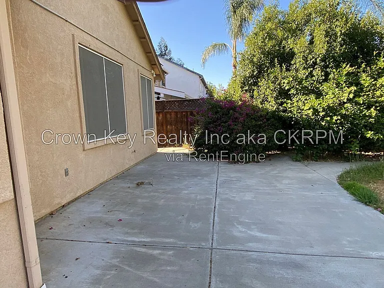 1844 Oswego Ct — Photo 24