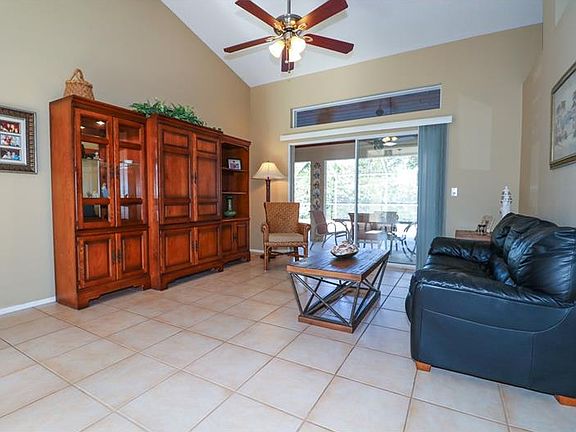 3rd image of 319 Woodvale Dr