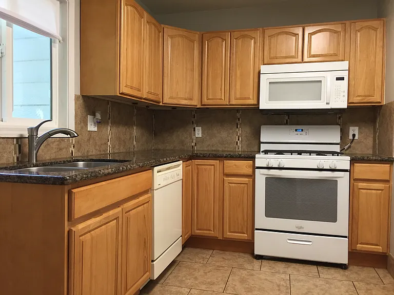 6021 William St — Photo 3