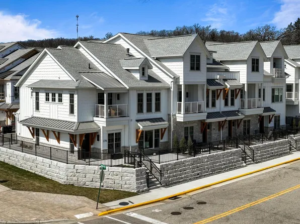 278 High STREET #9, Fontana, WI 53125