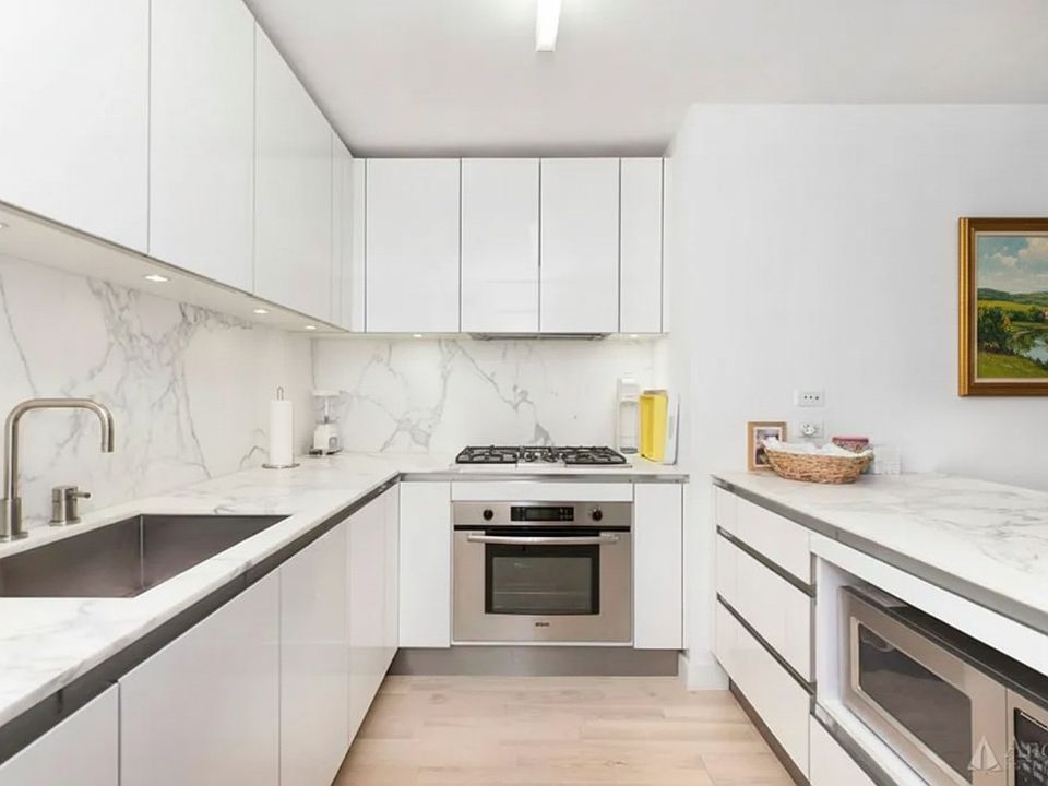 1st image of 322 W 57th St APT 37K