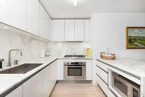 322 W 57th St Photo 1