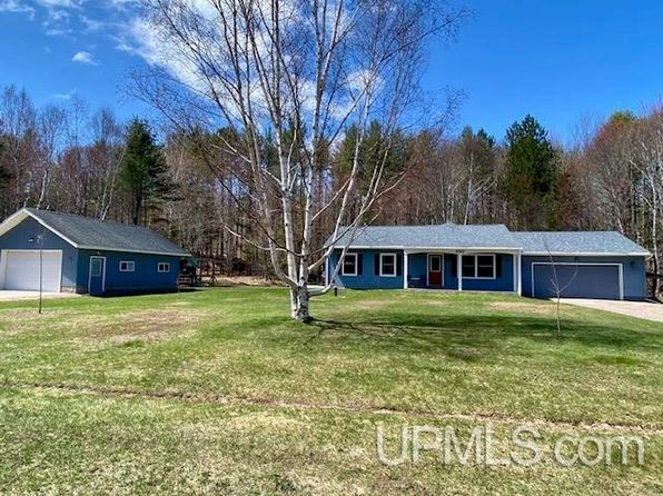 930 Highland Dr, Marquette, MI 49855