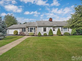 2 Pierrepont Ave, Middlesex, NJ 08846