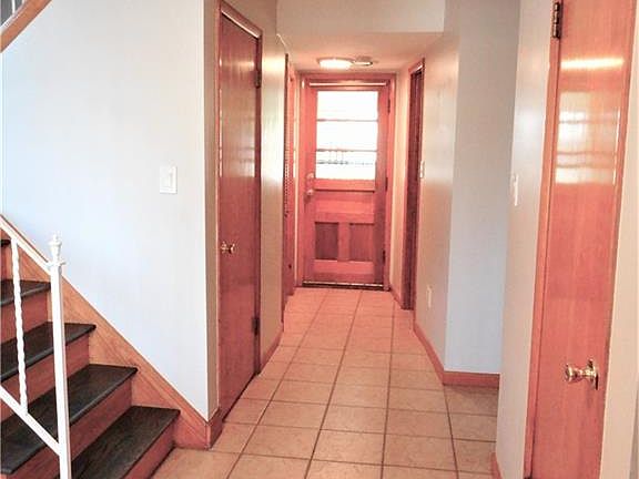 5th image of 302 Wellington Ave