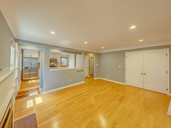 5th image of 4124 19th Ave S
