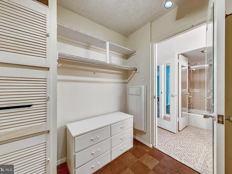 2201 L St NW #617 — Photo 37