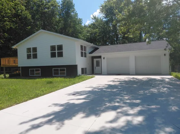701 Munes St, Athens, WI 54411