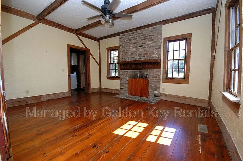 4 bed, 2.0 bath, $2,000 — Photo 3