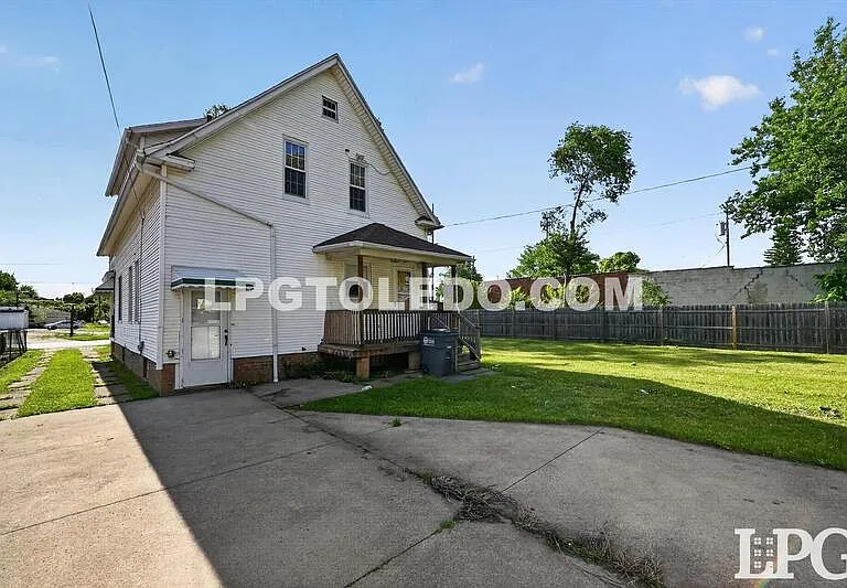 3318 Stickney Ave — Photo 33