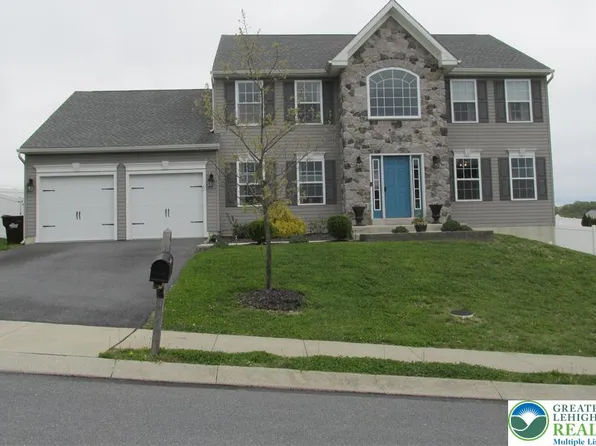 15 Bisbee Dr, Leesport, PA 19533