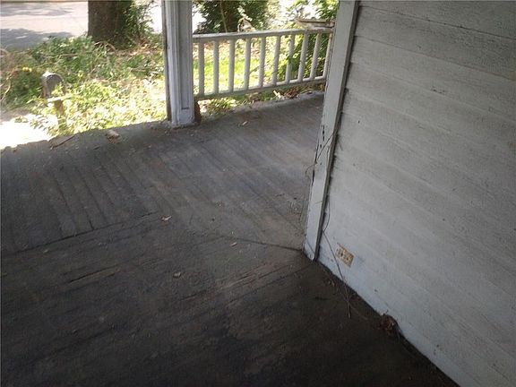 2nd image of 809 W Pine St