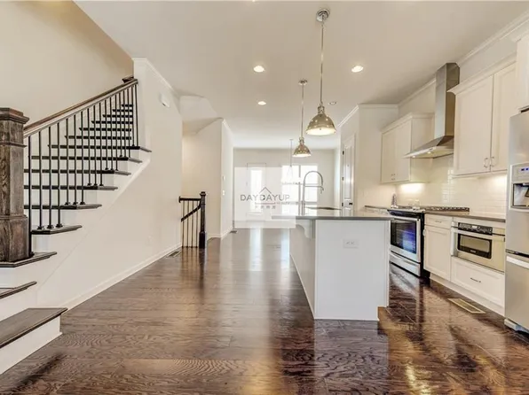 16 Lochurst Ln, Roswell, GA 30076