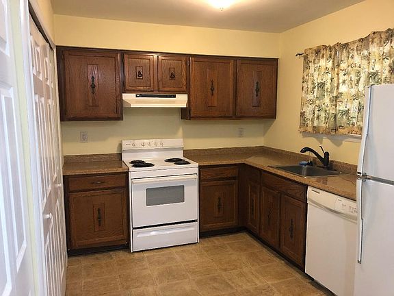 2nd image of 232 Springmeadow Dr Unit G