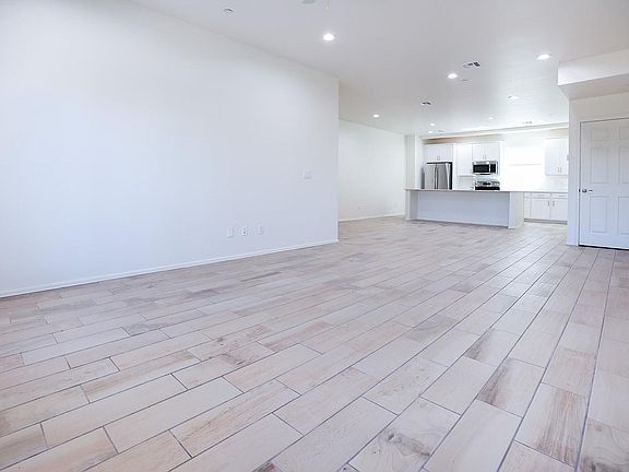 4th image of 3434 N Longview Ave #997ce38dd