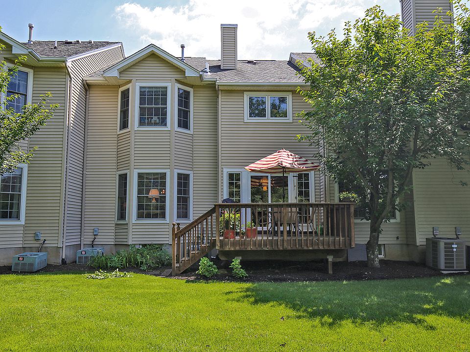 1st image of 9 Ebersbach Ln